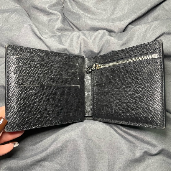 Louis Vuitton Wallet - Picture 5 of 13